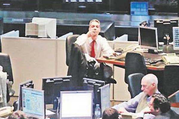 El Banco Macro recompraraacute sus acciones para evitar caiacuteda del precio