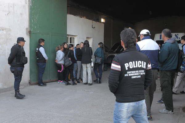 Secuestraron una sexta vaina servida y restos de plomo en el taller donde acribillaron al mecaacutenico