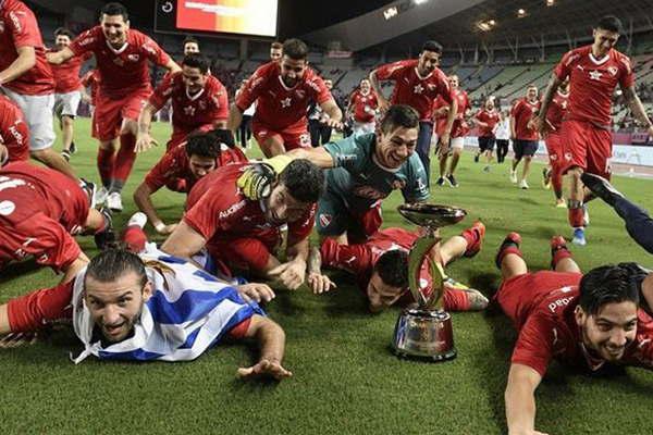 Los 18 tiacutetulos internacionales de Independiente y de Boca