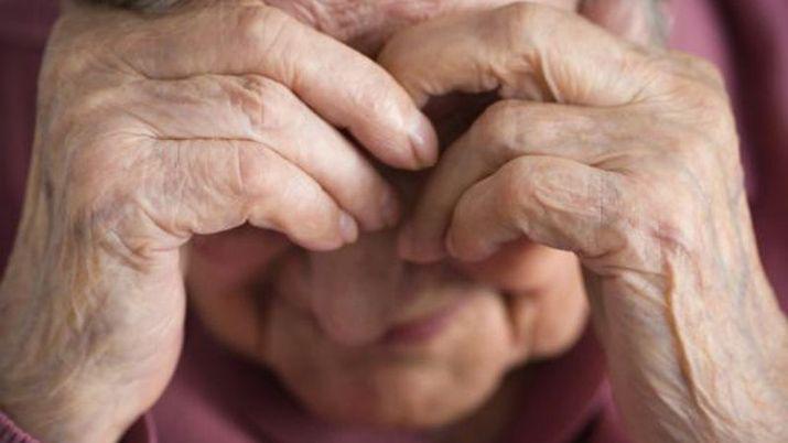 Mujer de 73 antildeos fue golpeada y encerrada en la casa por su esposo de 74