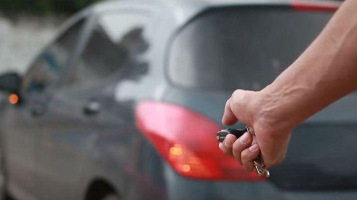 Detuvieron a dos tucumanos maacutes por robar autos con inhibidores de sentildeal