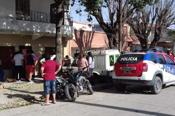 Detienen a un menor y buscan una pareja