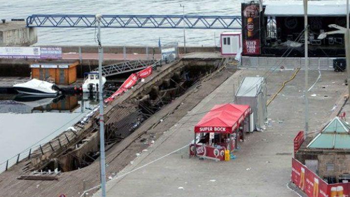 Espantildea- colapsoacute un muelle durante un festival y hay maacutes de 300 heridos