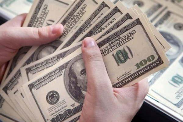 El dólar subió hasta los 3068