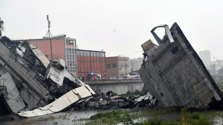 Al menos 35 muertos tras derrumbarse un puente en Geacutenova