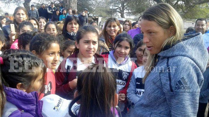 Delfina Merino jugadora de Las Leonas visita suelo santiaguentildeo