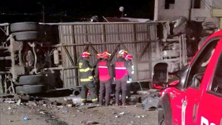 Mueren 24 personas en un accidente de traacutensito en Ecuador