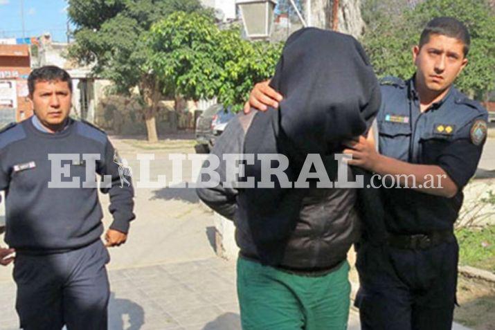 El sospechoso fue reducido por la policía por orden de la Fiscalía de Añatuya