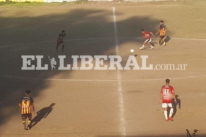 El clsico del ftbol de Santiago del Estero quedó en manos del Ferroviario