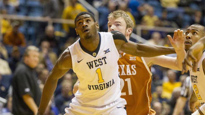 Olímpico completó su plantilla con Jonathan Holton