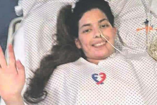 El dulce reencuentro de un padre con su hija que se aferra con todo a la vida