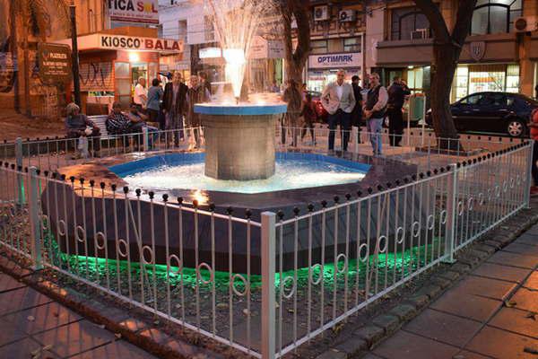 El municipio habilitoacute la refaccioacuten de la fuente de la plaza Las Chismosas