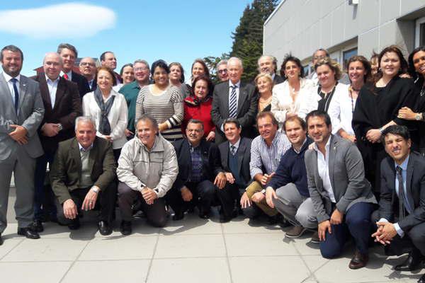 Defensores del Pueblo advierten una gravedad institucional tras el DNU