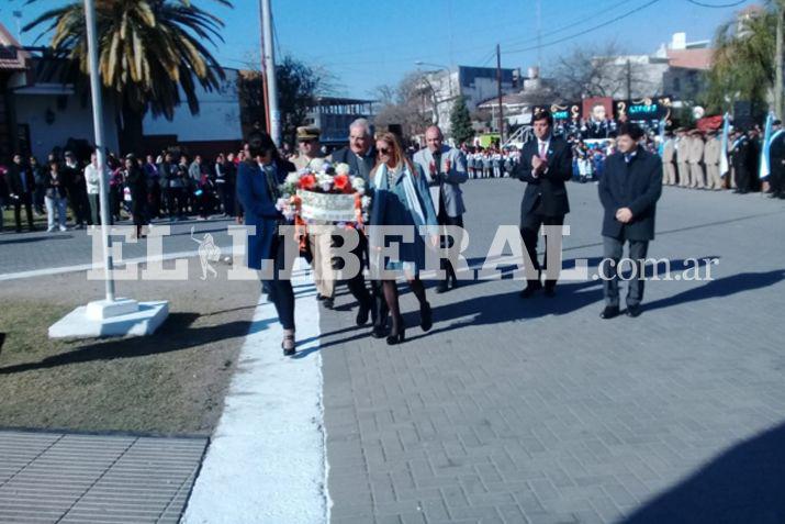 La ceremonia se realizó frente al monumento al Libertador de América en el microcentro de la ciudad de Las Termas