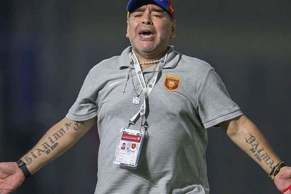 Diego vs Lionel Messi- Maradona hay uno solo 