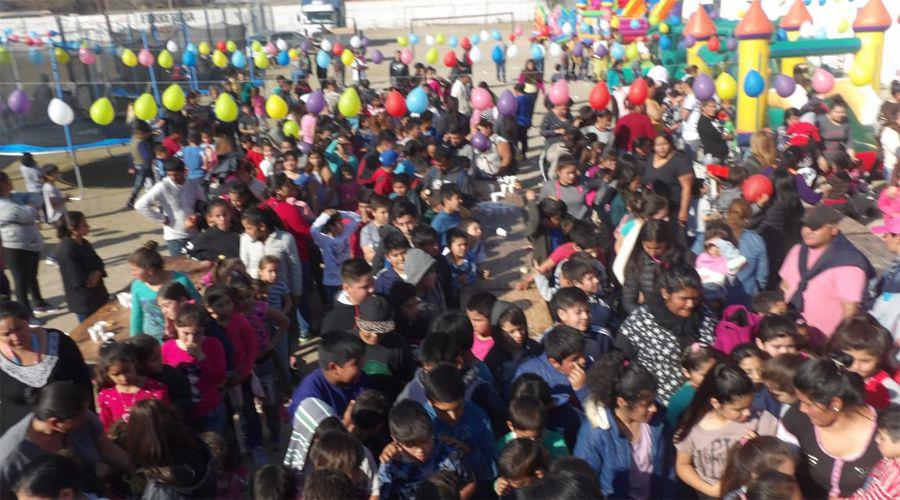 Los nintildeos festejan su diacutea con la megafiesta que organiza el municipio