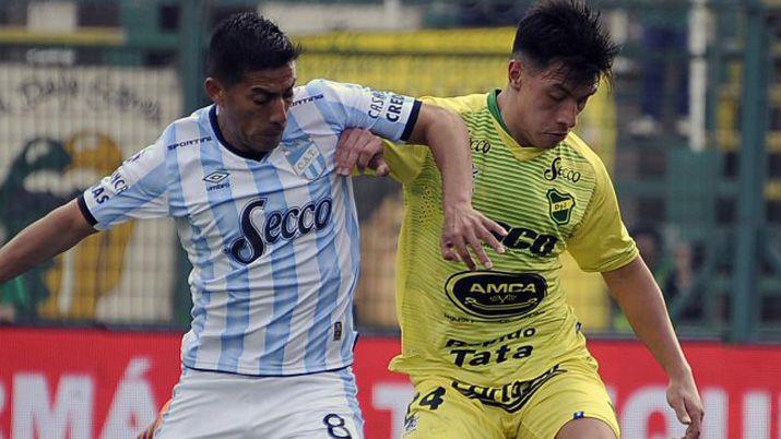 El Halcoacuten y el Decano empataron en un poleacutemico partido