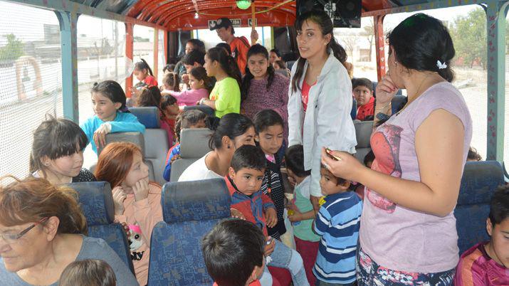 El Tren de la Amistad es la sensacioacuten para los nintildeos choyanos