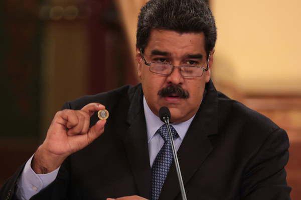 Maduro anuncioacute suba del 3400-en-porciento- del salario 
