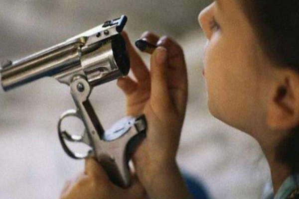 Le regaloacute a su ex una pistola por si su novio se hace el canchero