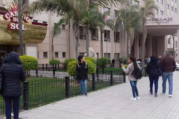 Ni el frente friacuteo detuvo la llegada de turistas a Las Termas de Riacuteo Hondo