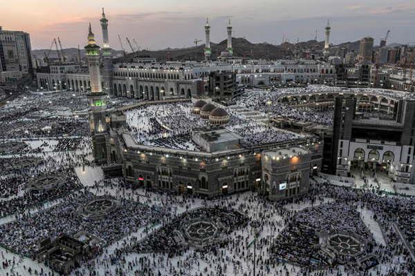 Maacutes de dos millones de musulmanes inician la peregrinacioacuten a La Meca