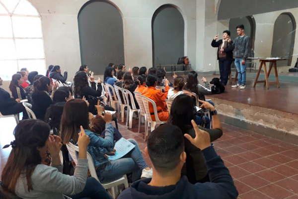 Lanzaron nuevamente el dictado de un curso sobre lenguaje de sentildeas