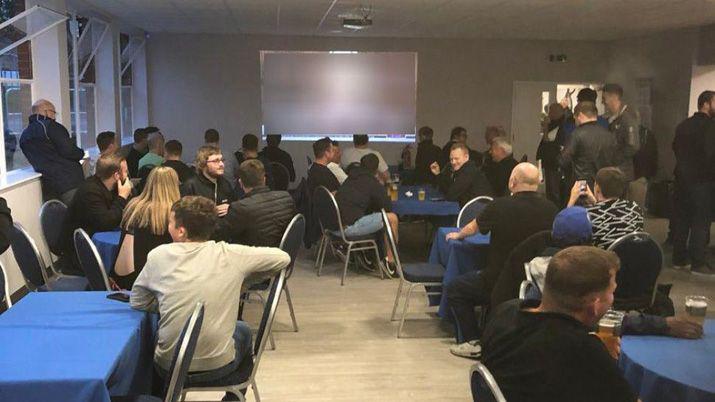 VIDEO Veiacutean un partido en el bar y alguien puso un canal porno