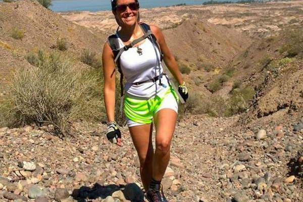 Una mujer que haciacutea trekking fallecioacute tras caer 30 metros