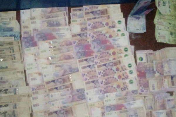 Regresoacute a su casa y descubrioacute que le robaron 8000 y dos computadoras