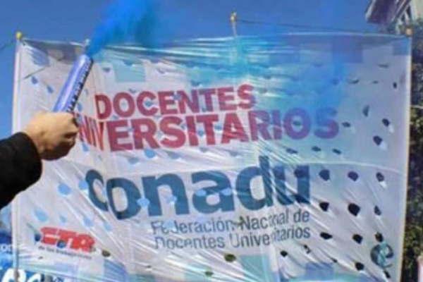 Recrudece el conflicto salarial  de los docentes