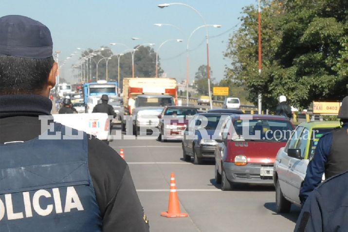 A raíz del choque en cadena las autoridades policiales tuvieron que realizar un control del trnsito en la autopista