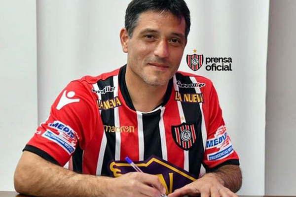 Diego Burrito Rivero firmoacute su contrato en el Funebrero