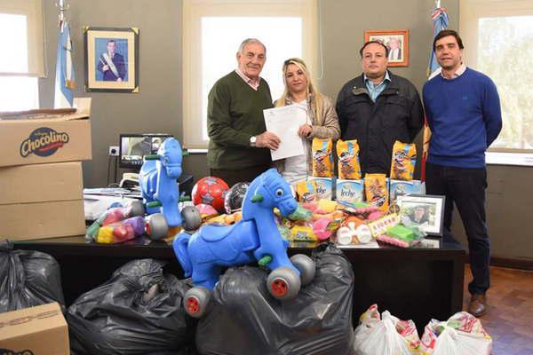 El municipio donoacute juguetes para ser distribuidos en una escuela del interior