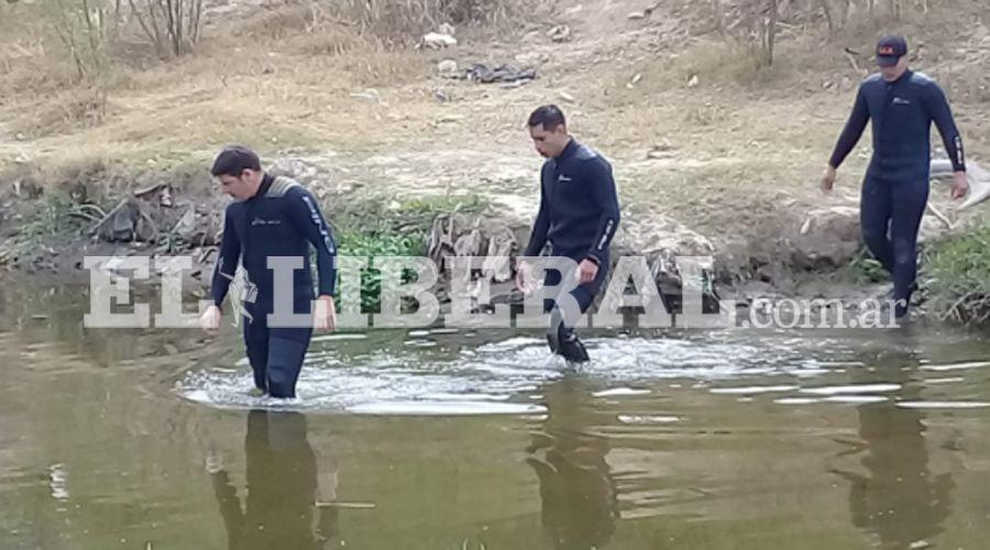Liberaron a los policiacuteas aprehendidos por la desaparicioacuten de un joven que se tiroacute al riacuteo