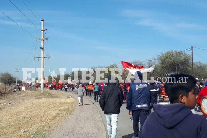 La peregrinación del Señor San Gil en su marcha por la ruta provincial 11