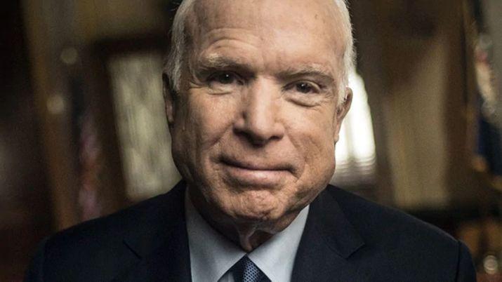 A los 81 antildeos murioacute el senador John McCain