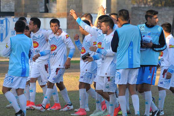 Suspenden por tres antildeos a jugadores de los Albos 