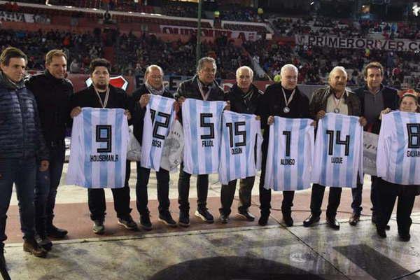 Emotivo homenaje a los campeones  del 78