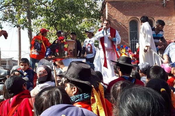 Miles de fieles ratificaron su devocioacuten por el Sentildeor San Gil