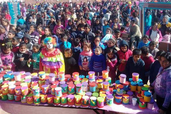 Concretaron un colorido agasajo a los pequentildeos de Pampa de los Guanacos