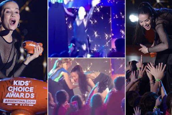Oreiro fue galardonada en los Kidsrsquo Choice Awards y se cayoacute en escena