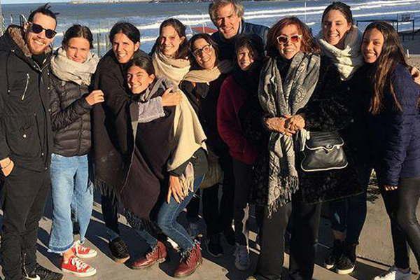 Nora Caacuterpena llevoacute los restos de Guillermo Bredeston a Mar del Plata 