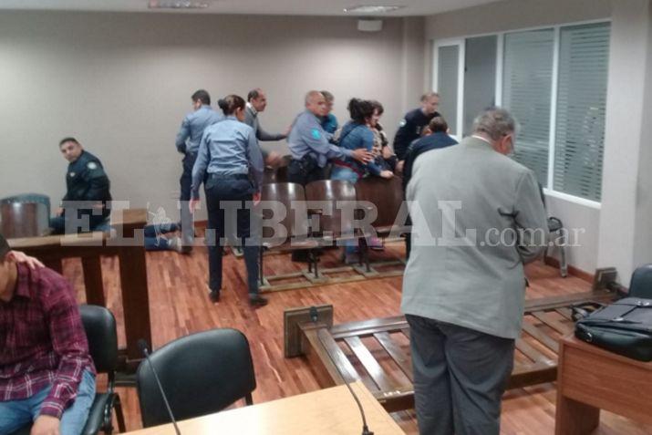A raíz de los incidentes en la sala tuvo que intervenir el personal de la Policía de la Provincia