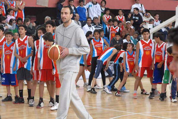 El paso de Manu Ginoacutebili por Santiago  