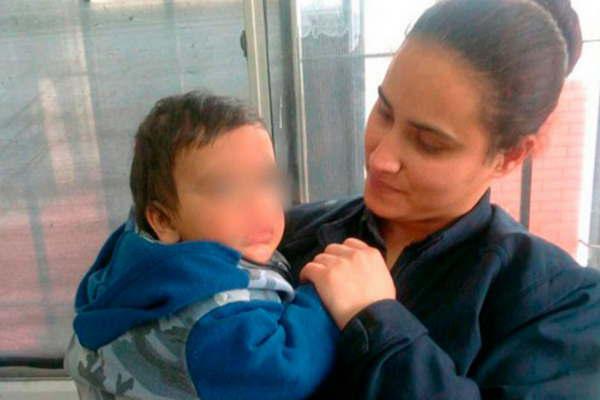 Hallan a mujer que abandonoacute a su bebeacute con la nota- Lo dejo porque estoy en la calle