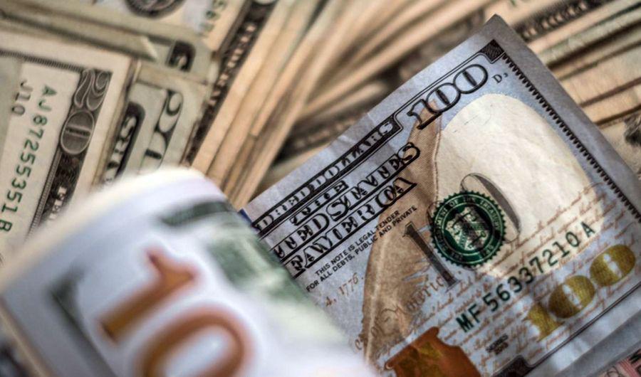 El doacutelar ya cotiza a 3280 en Santiago y 3180 en Capital Federal