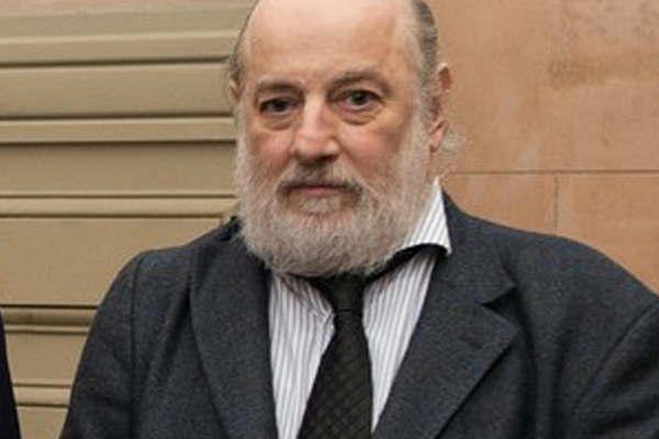 Se ordenoacute devolver las bandas y bastones presidenciales a los Kirchner