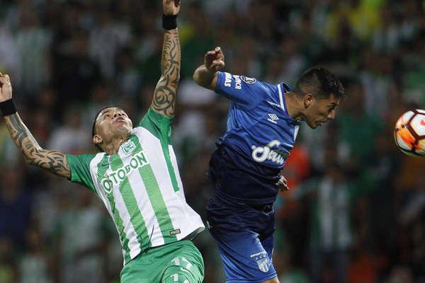 Atleacutetico Tucumaacuten hace historia  