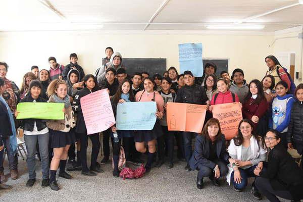 Alumnos de la Escuela de Artes Plaacutesticas participaron de proyecto de la Sedronar